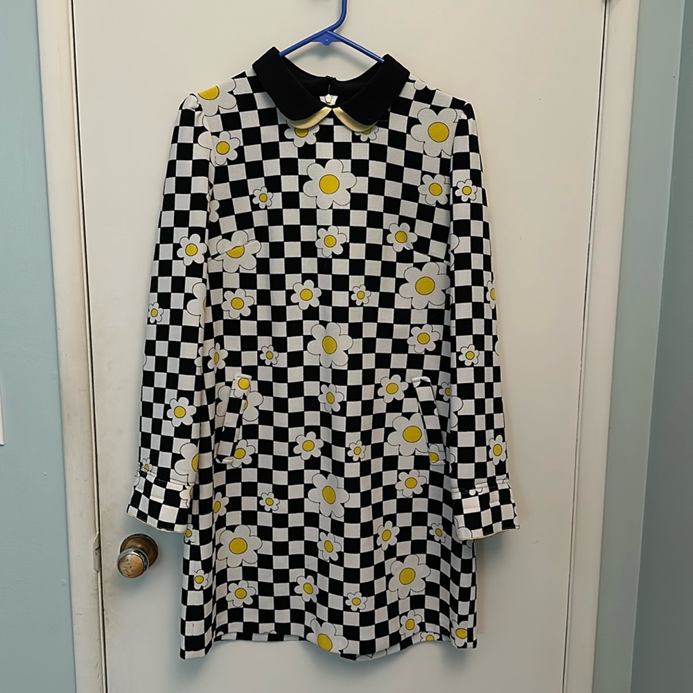 Vintage style 60’s-70’s flower with checkered dress